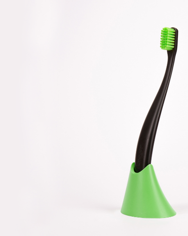 weiche Zahnbürste und umweltfreundlicher Zahnbürstenhalter aus Biokunststoff 